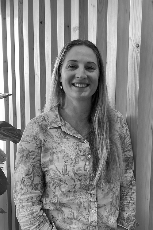 Claire BW2 500 x 750